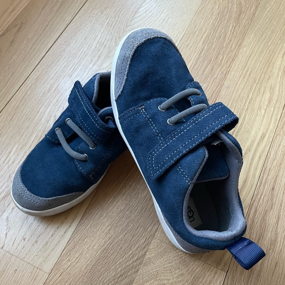 UGG Boy Loafer Shoe Sneaker Navy Blue Velcro size 3